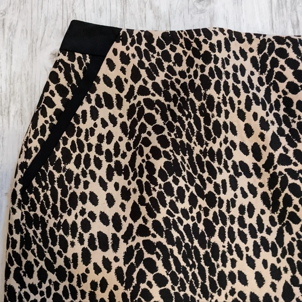 Outback Red Leopard Print Pencil Skirt with Small‎ Back Slit Size 4